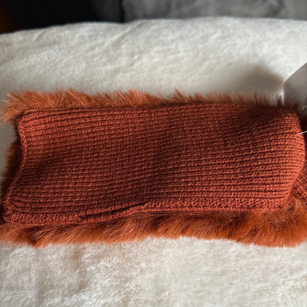 LOFT Faux Fur mittens in Warm Brown - Picture 2 of 5